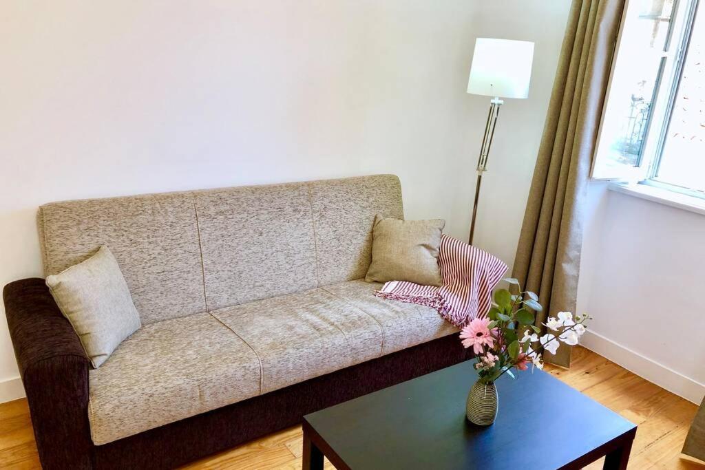 32 2 - Heart Of Lisbon Private Apartment, Bairro Alto Eksteriør bilde